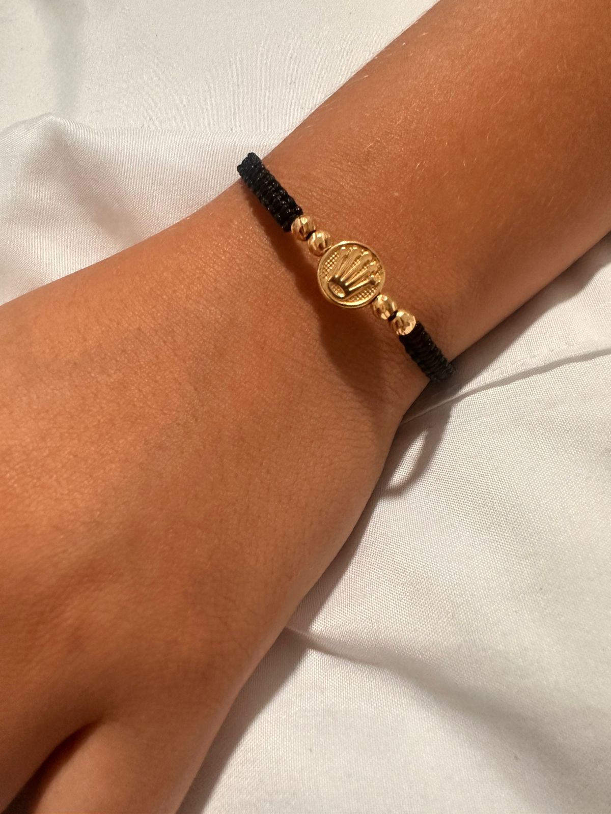 Pulsera tejida con dije cartier en 18k