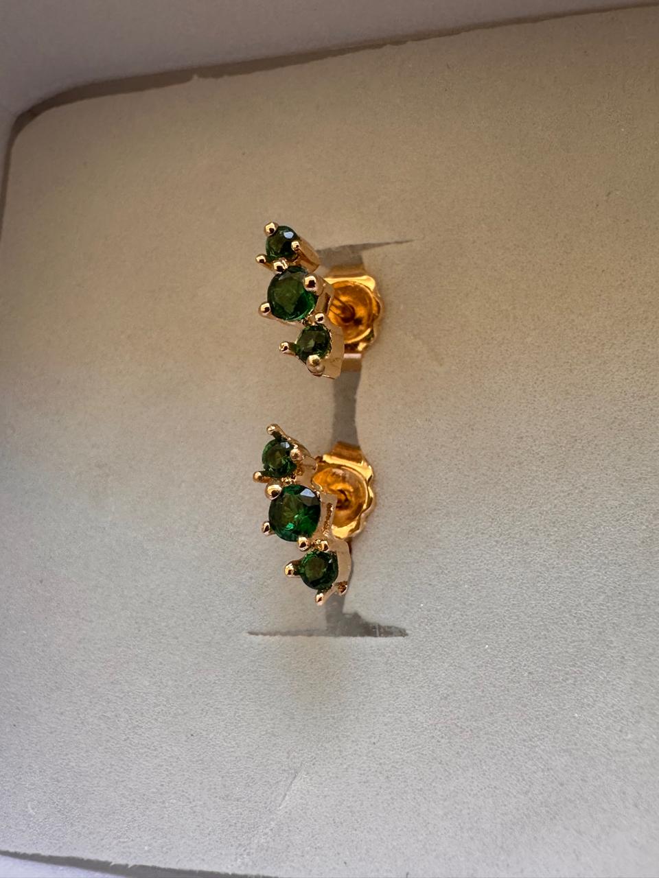 Aretes con zafiros y oro de 18k
