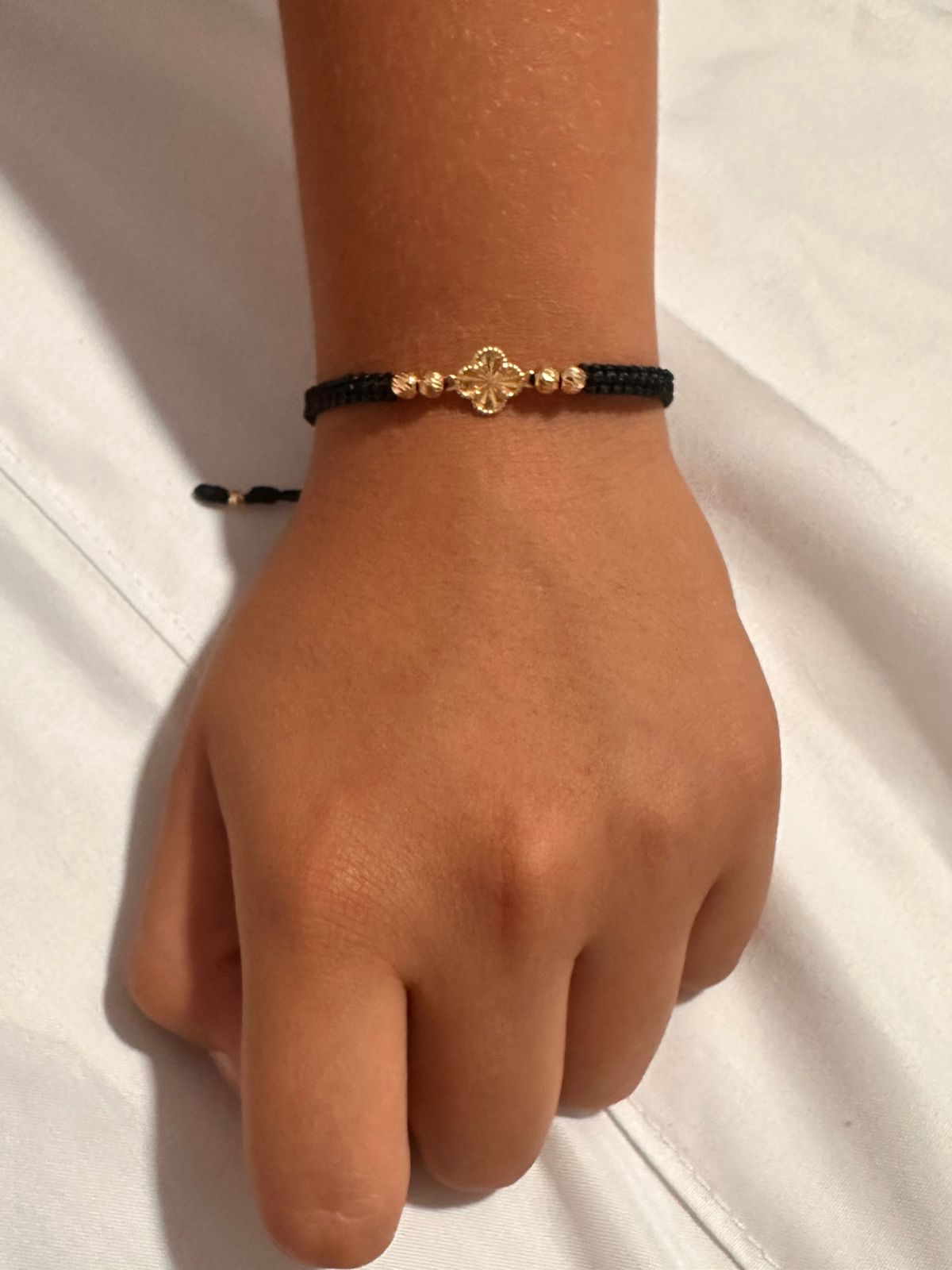 Pulsera tejida trebol
